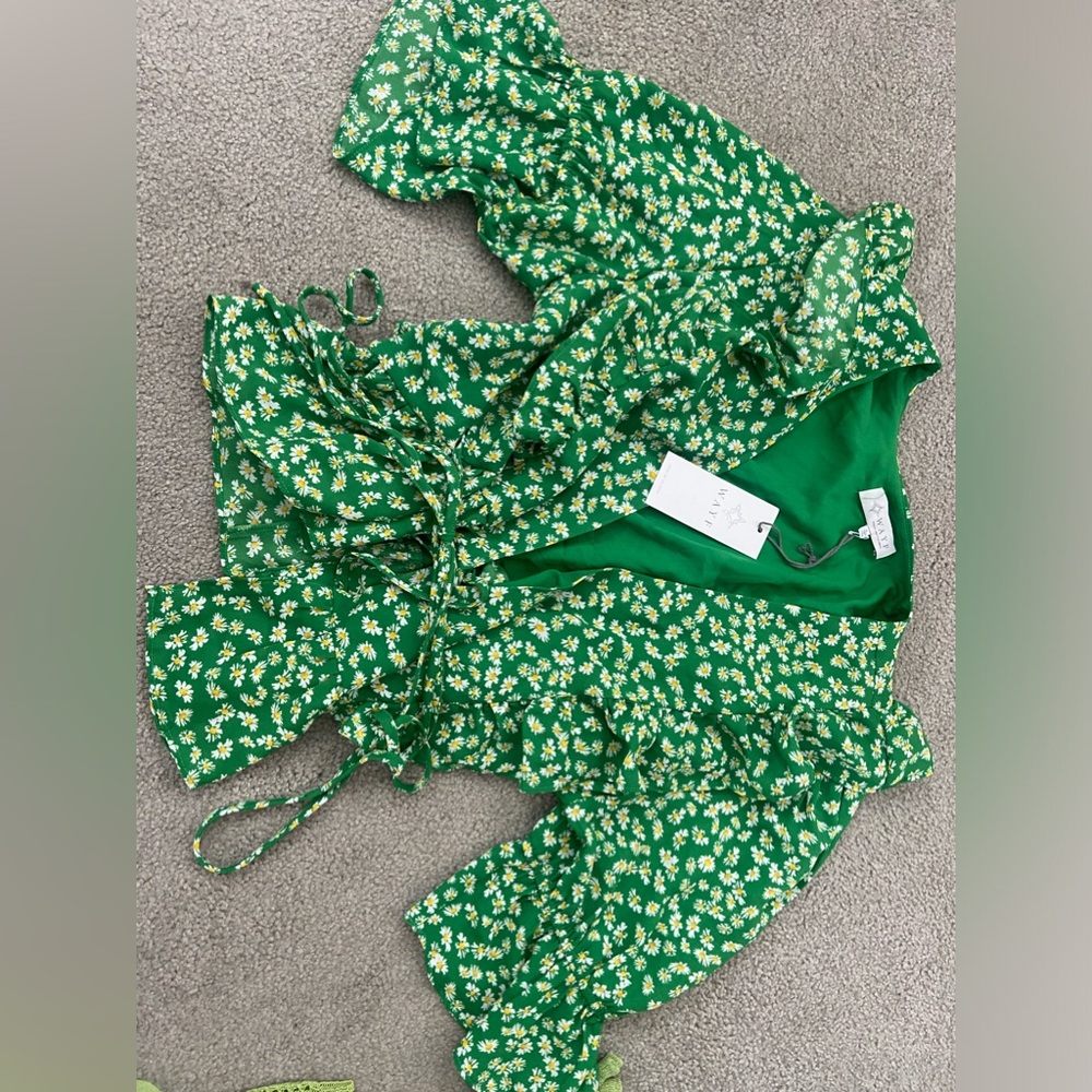 Women’s wayf tie front blouse. Size large. Brand new with tags.